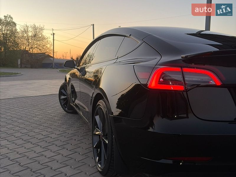 Седан Tesla Model 3 2018 в Врадиевке