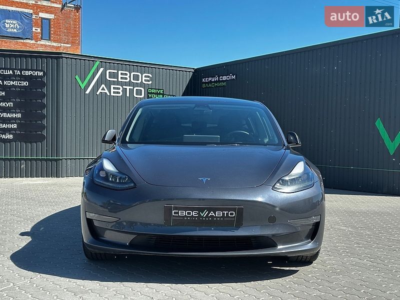 Седан Tesla Model 3 2022 в Львові