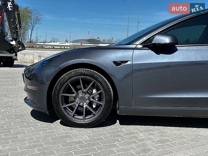 Седан Tesla Model 3 2022 в Львові