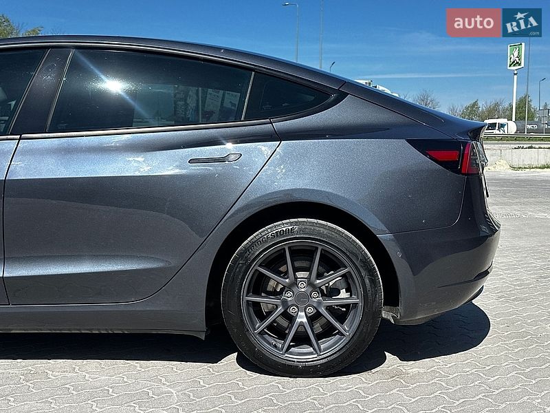 Седан Tesla Model 3 2022 в Львові