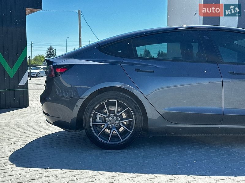 Седан Tesla Model 3 2022 в Львові