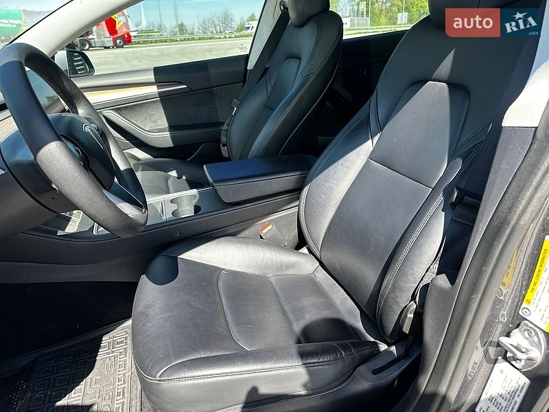 Седан Tesla Model 3 2022 в Львові
