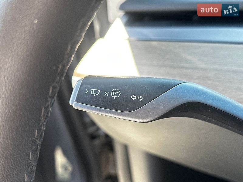 Седан Tesla Model 3 2022 в Львові