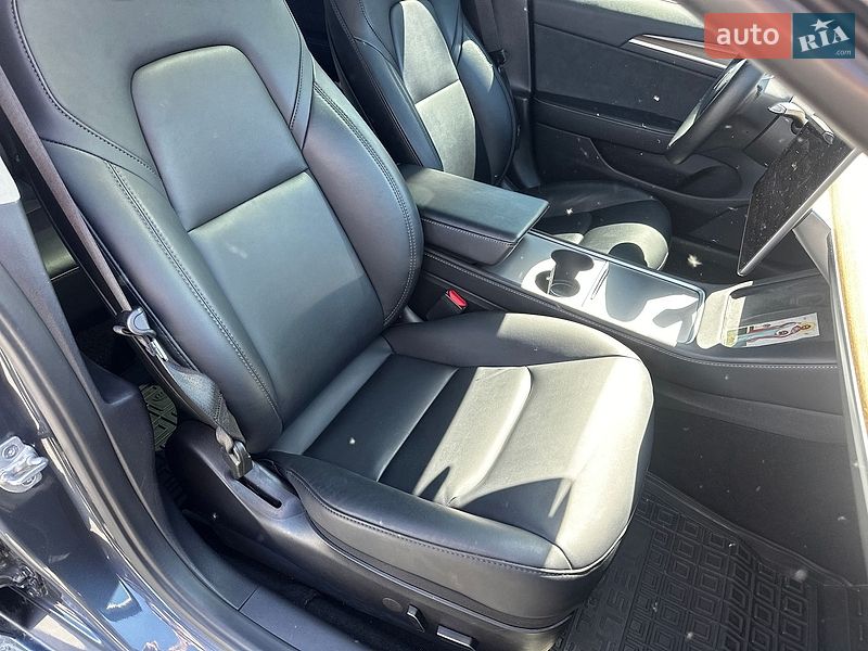 Седан Tesla Model 3 2022 в Львові