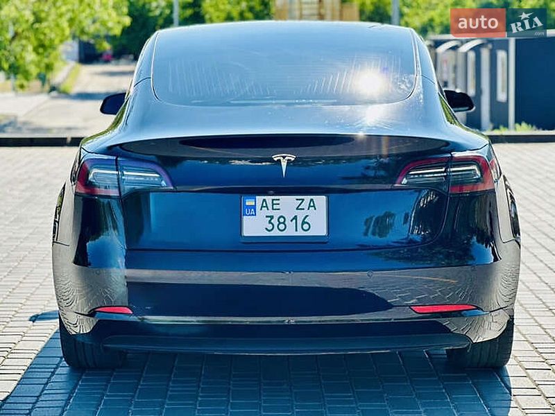 Седан Tesla Model 3 2020 в Киеве