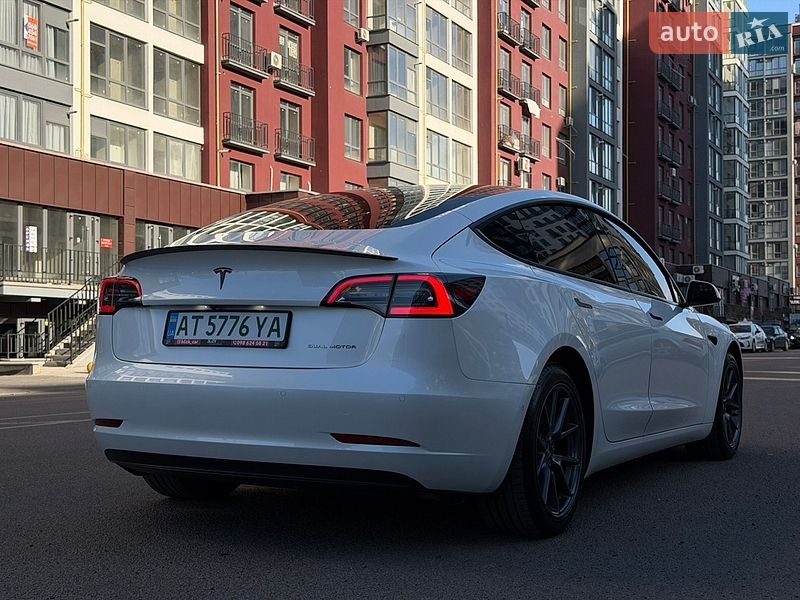 Седан Tesla Model 3 2021 в Ивано-Франковске