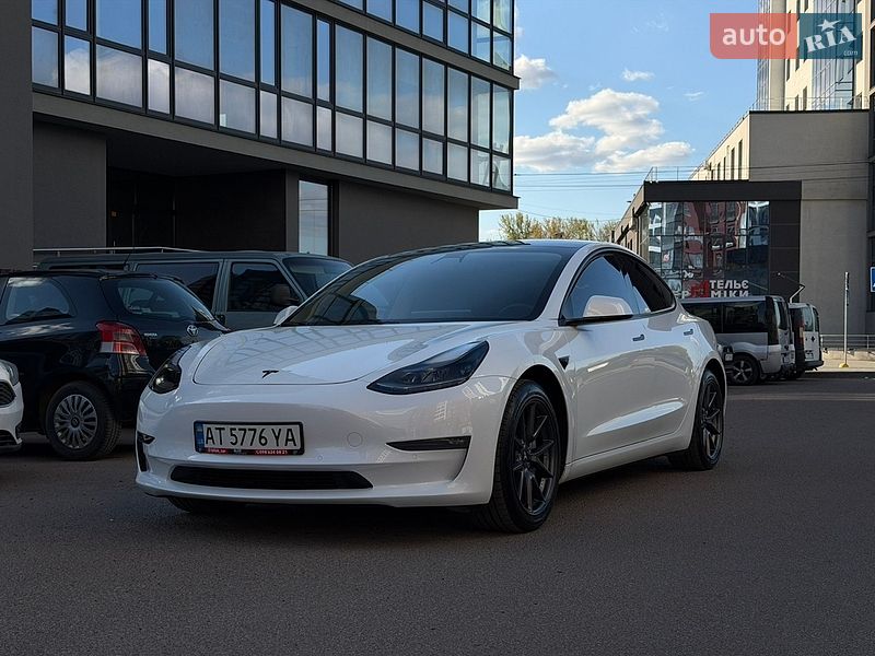 Седан Tesla Model 3 2021 в Ивано-Франковске