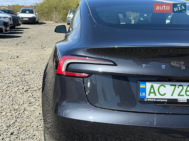 Седан Tesla Model 3 2024 в Луцьку