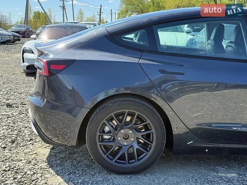 Седан Tesla Model 3 2024 в Луцьку