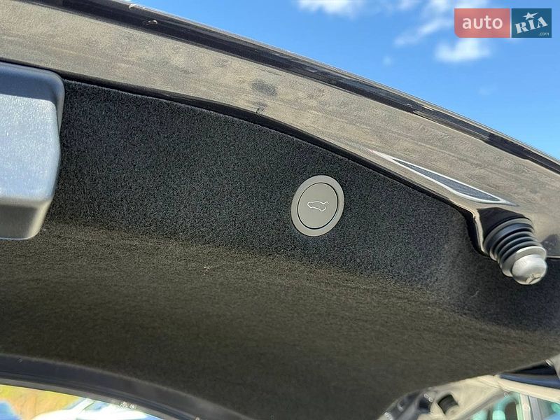 Седан Tesla Model 3 2024 в Луцьку