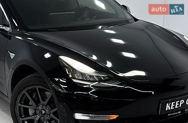 Седан Tesla Model 3 2019 в Одесі
