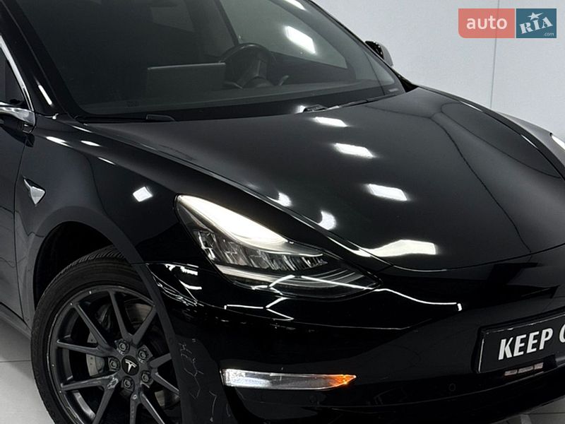 Седан Tesla Model 3 2019 в Одесі