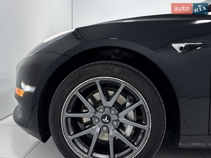 Седан Tesla Model 3 2019 в Одесі