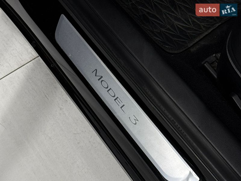 Седан Tesla Model 3 2019 в Одесі