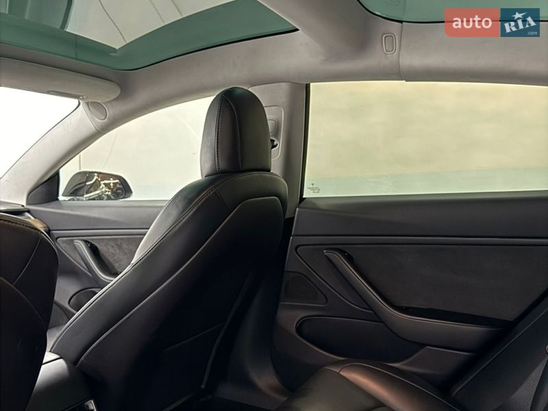 Седан Tesla Model 3 2019 в Одесі