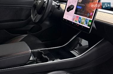 Седан Tesla Model 3 2019 в Одесі