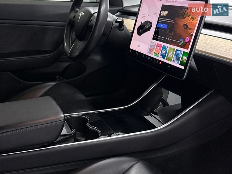Седан Tesla Model 3 2019 в Одесі