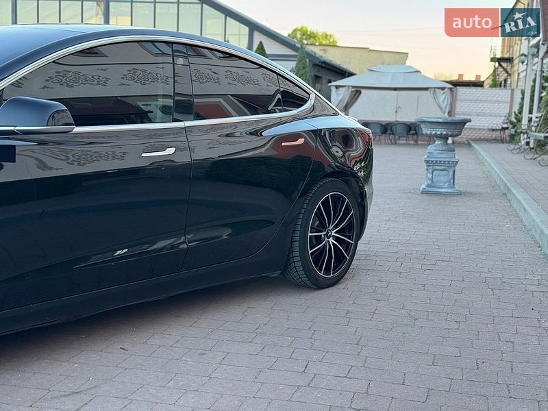 Седан Tesla Model 3 2019 в Стрые