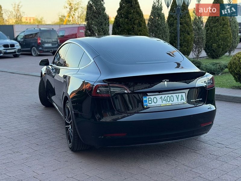 Седан Tesla Model 3 2019 в Стрые