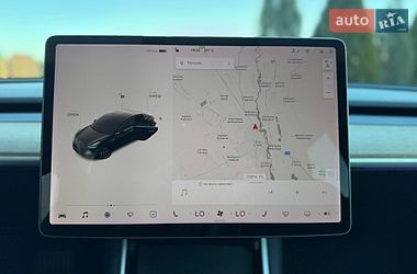 Седан Tesla Model 3 2019 в Стрые