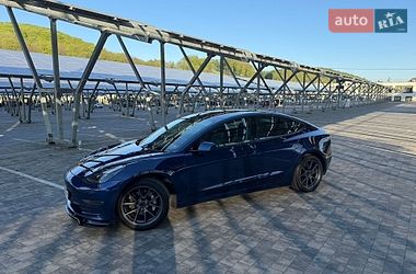 Седан Tesla Model 3 2021 в Львові