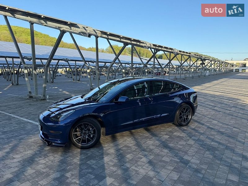 Седан Tesla Model 3 2021 в Львові