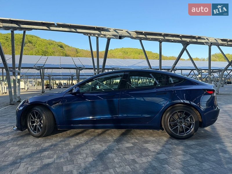 Седан Tesla Model 3 2021 в Львові