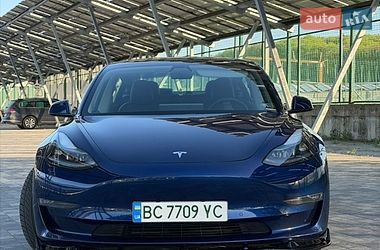 Седан Tesla Model 3 2021 в Львові