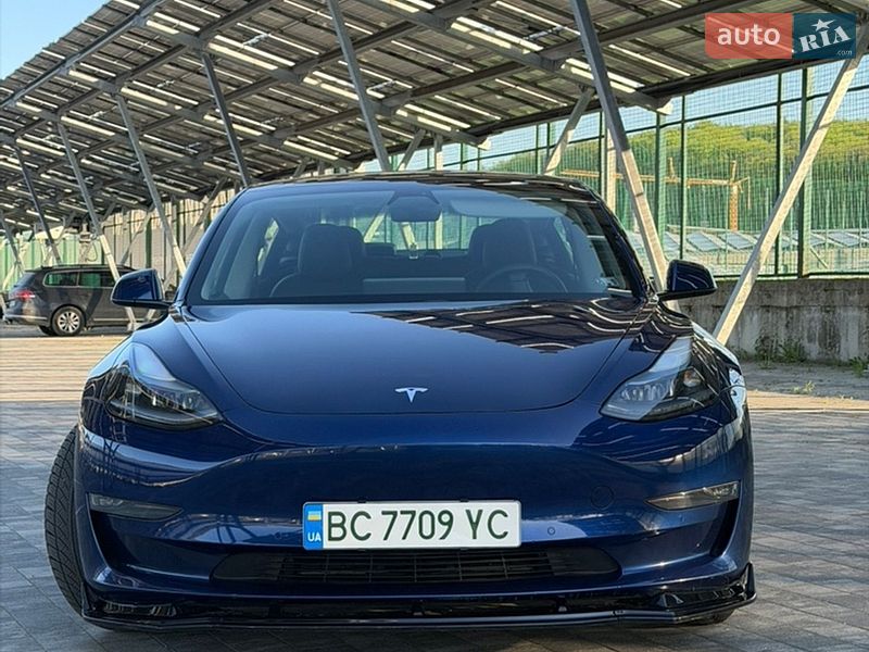 Седан Tesla Model 3 2021 в Львові