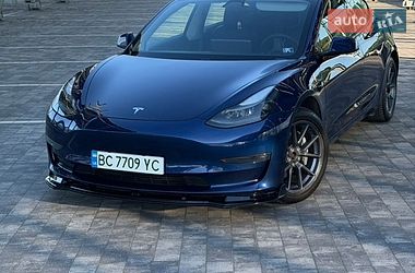Седан Tesla Model 3 2021 в Львові