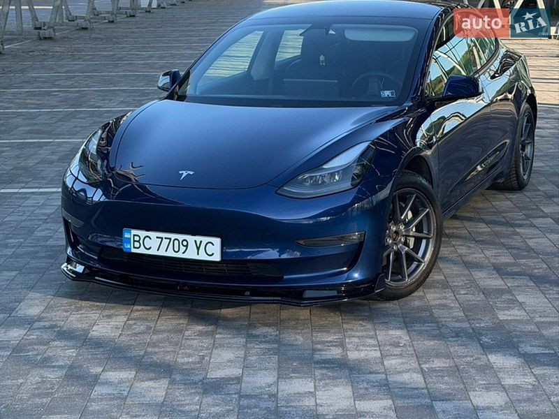 Седан Tesla Model 3 2021 в Львові
