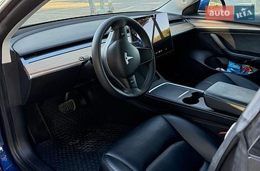 Седан Tesla Model 3 2021 в Львові