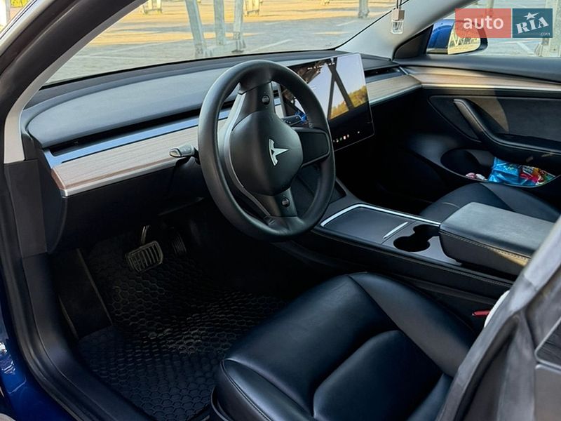 Седан Tesla Model 3 2021 в Львові