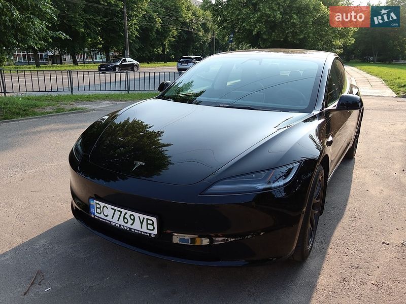 Седан Tesla Model 3 2024 в Львове