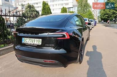 Седан Tesla Model 3 2024 в Львове