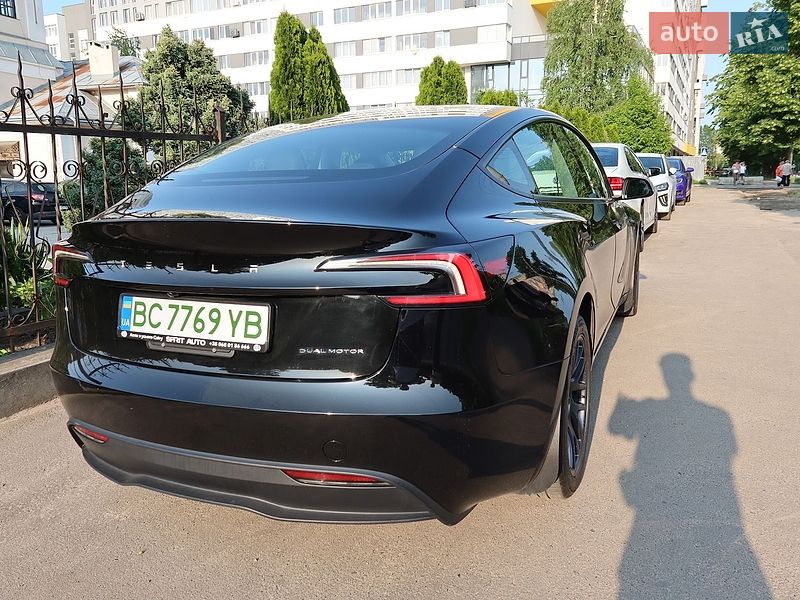 Седан Tesla Model 3 2024 в Львове