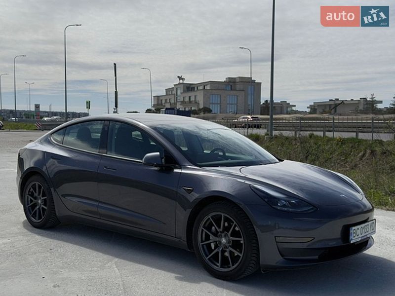 Седан Tesla Model 3 2021 в Львове