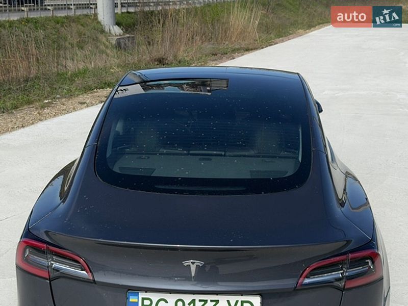 Седан Tesla Model 3 2021 в Львове