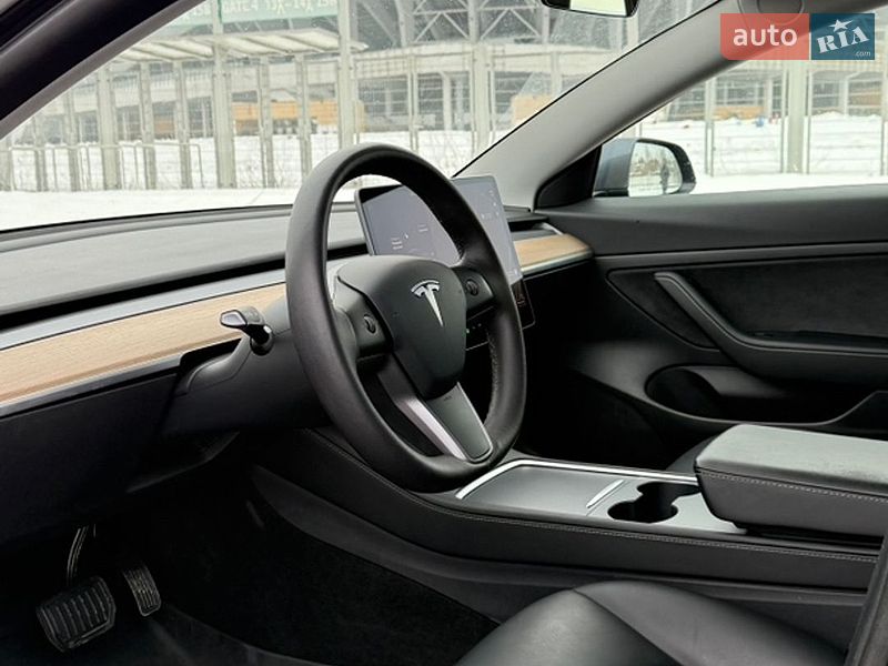 Седан Tesla Model 3 2021 в Львове