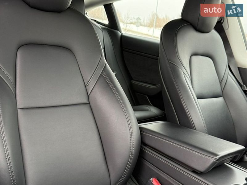Седан Tesla Model 3 2021 в Львове