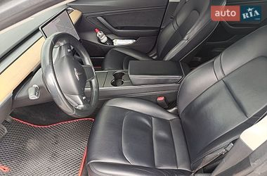 Седан Tesla Model 3 2018 в Бучі