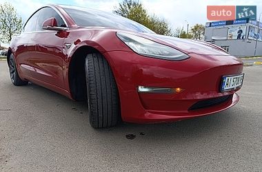 Седан Tesla Model 3 2018 в Бучі