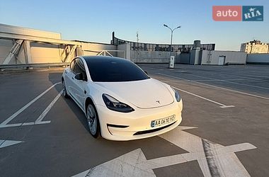 Седан Tesla Model 3 2021 в Киеве
