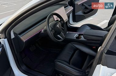 Седан Tesla Model 3 2021 в Киеве
