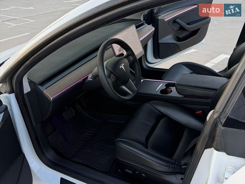 Седан Tesla Model 3 2021 в Киеве
