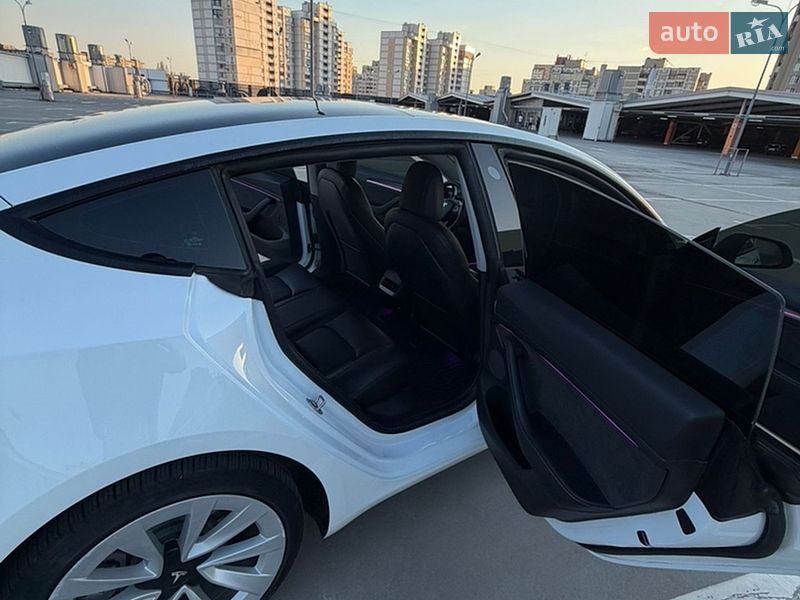 Седан Tesla Model 3 2021 в Киеве