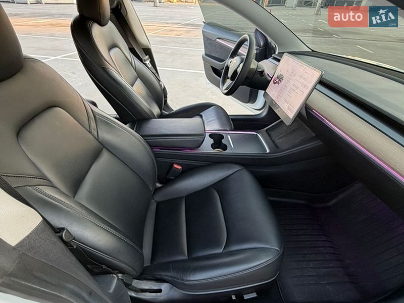 Седан Tesla Model 3 2021 в Киеве
