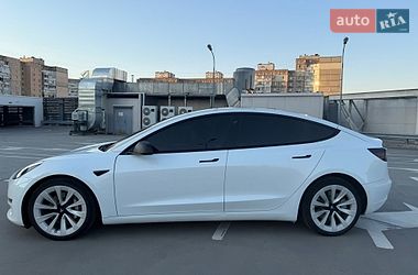 Седан Tesla Model 3 2021 в Киеве