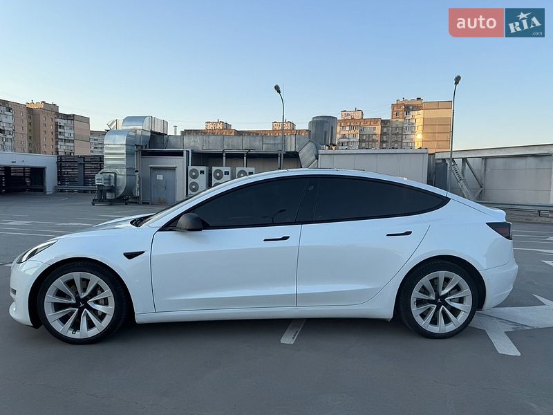 Седан Tesla Model 3 2021 в Киеве