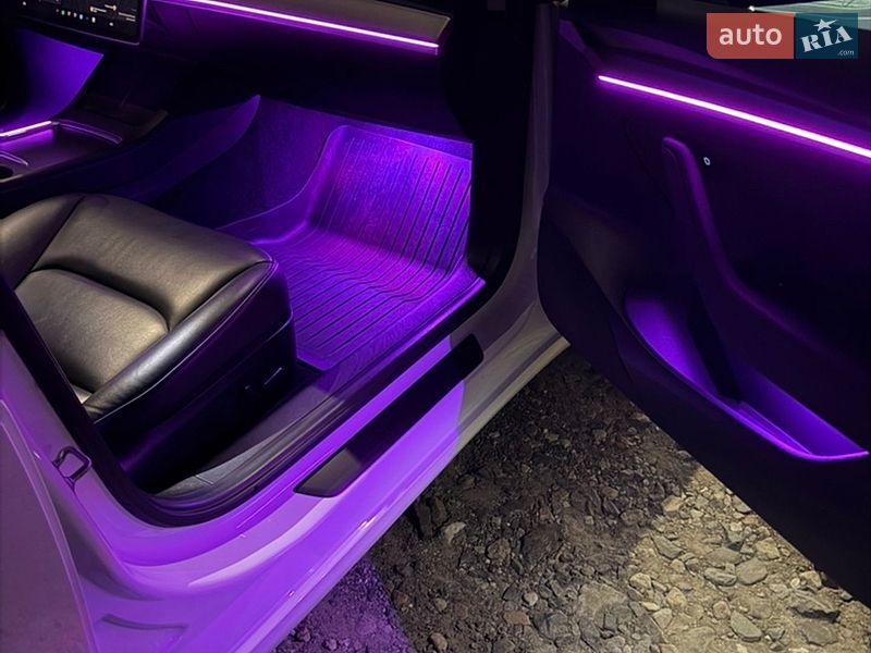 Седан Tesla Model 3 2021 в Киеве